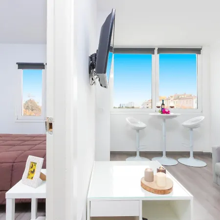 Port Mistral By Interhome